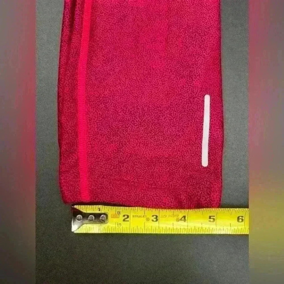 Nike Go, Size S
Women's Firm-Support High-Waisted Capri Leggings with Pockets - Picture 9 of 10